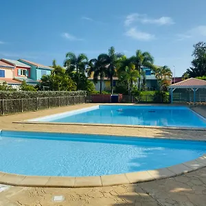 Maison Mitoyenne , Piscine,citerne, Jardin, Parking, Appartement Le Gosier (Grande-Terre)